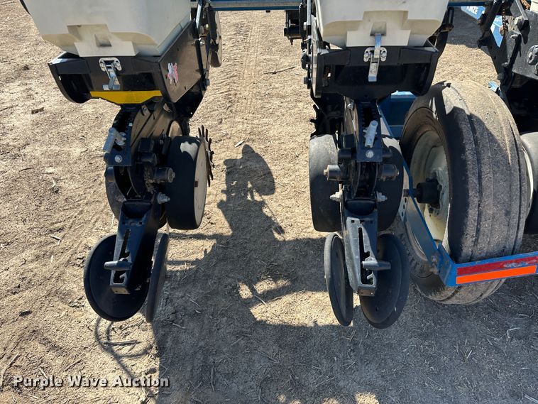 image for item LT9045 Kinze 3500  no-till planter
