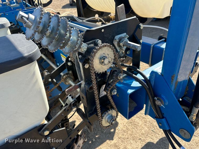 image for item LT9045 Kinze 3500  no-till planter