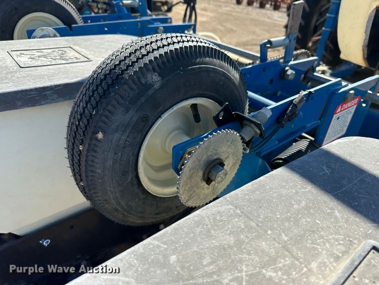 image for item LT9045 Kinze 3500  no-till planter