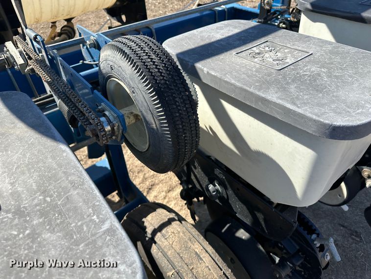 image for item LT9045 Kinze 3500  no-till planter