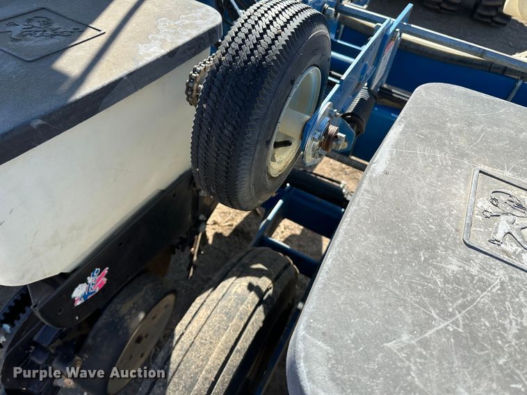 image for item LT9045 Kinze 3500  no-till planter