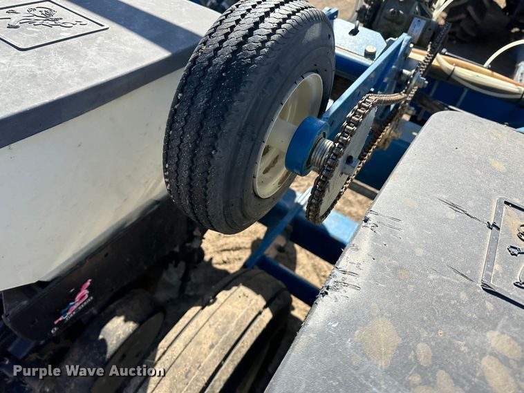 image for item LT9045 Kinze 3500  no-till planter