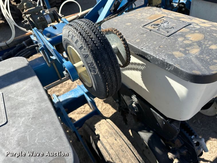 image for item LT9045 Kinze 3500  no-till planter