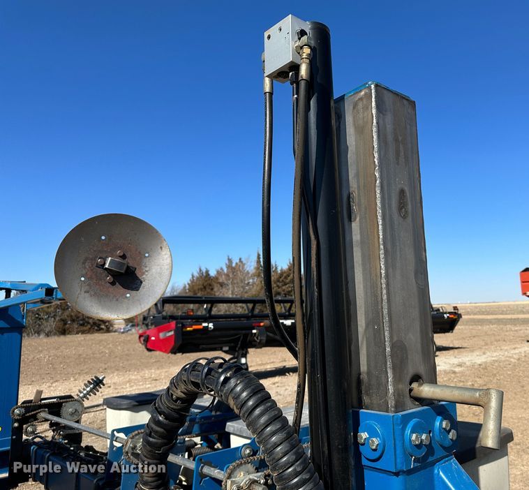 image for item LT9045 Kinze 3500  no-till planter