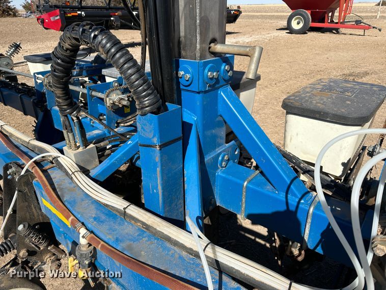 image for item LT9045 Kinze 3500  no-till planter
