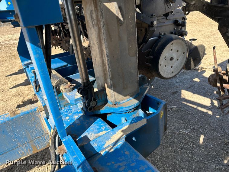 image for item LT9045 Kinze 3500  no-till planter