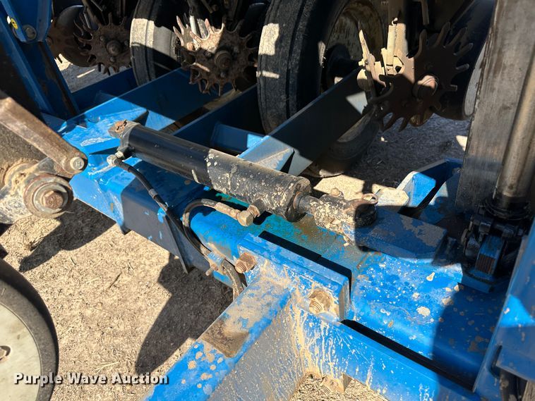 image for item LT9045 Kinze 3500  no-till planter