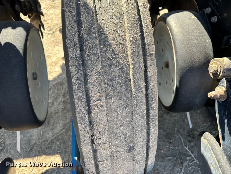 image for item LT9045 Kinze 3500  no-till planter