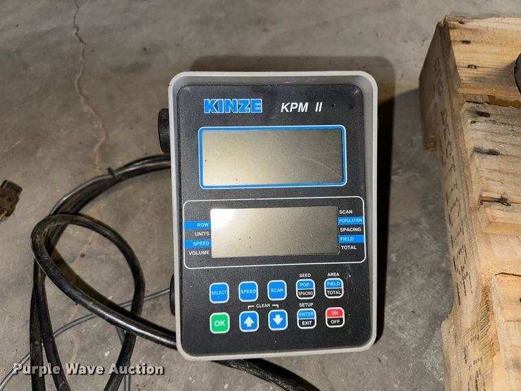 image for item LT9045 Kinze 3500  no-till planter