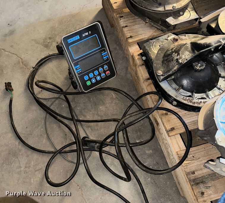 image for item LT9045 Kinze 3500  no-till planter