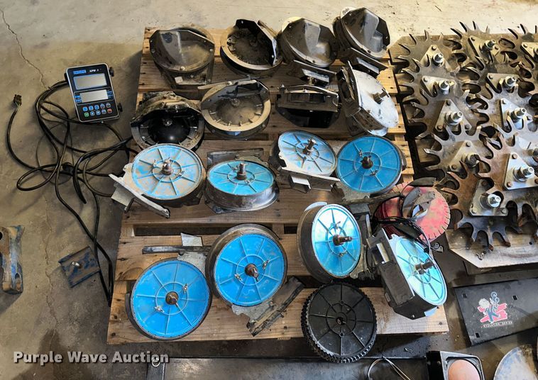 image for item LT9045 Kinze 3500  no-till planter