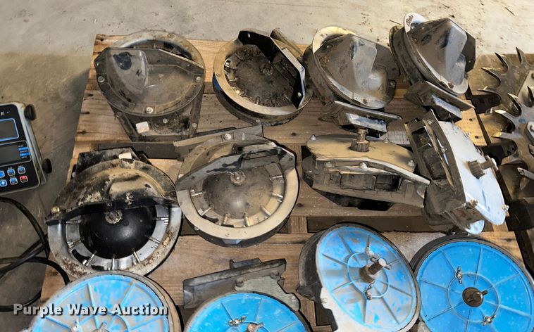 image for item LT9045 Kinze 3500  no-till planter