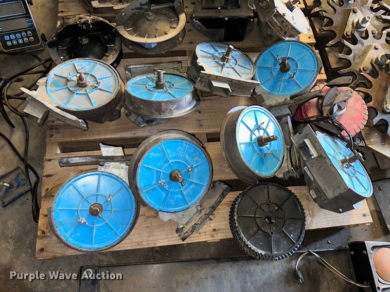 image for item LT9045 Kinze 3500  no-till planter