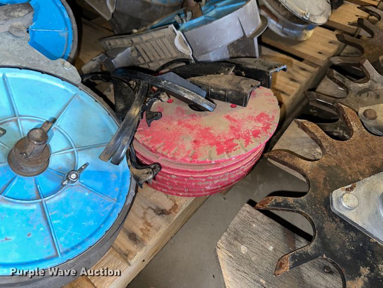 image for item LT9045 Kinze 3500  no-till planter