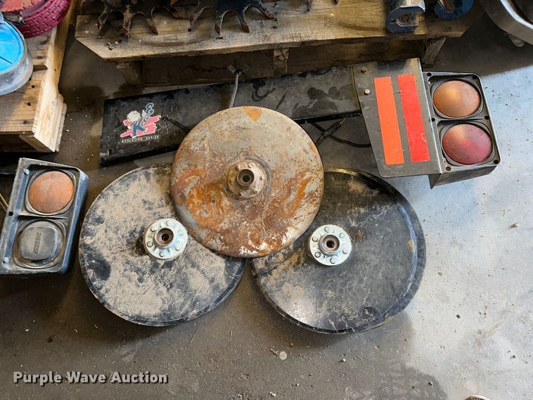 image for item LT9045 Kinze 3500  no-till planter