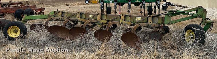 image for item LT9457 John Deere 3600  plow