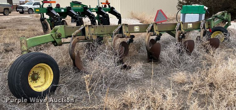 image for item LT9457 John Deere 3600  plow