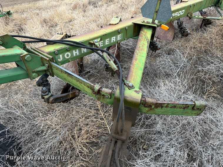 image for item LT9457 John Deere 3600  plow