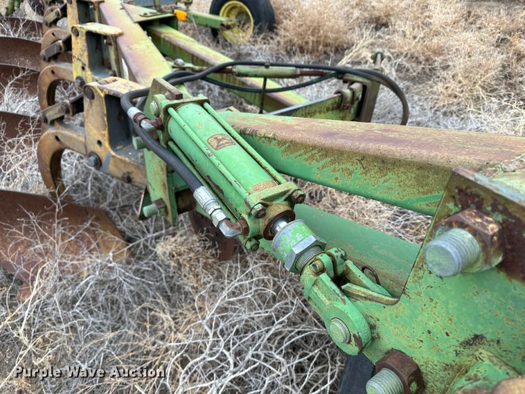image for item LT9457 John Deere 3600  plow