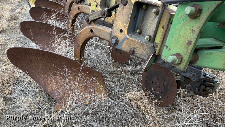 image for item LT9457 John Deere 3600  plow