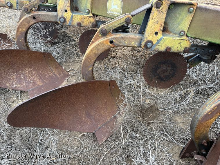 image for item LT9457 John Deere 3600  plow