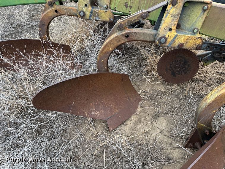 image for item LT9457 John Deere 3600  plow