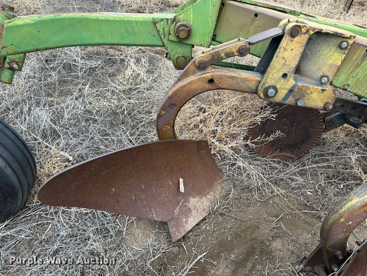 image for item LT9457 John Deere 3600  plow
