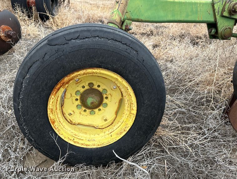 image for item LT9457 John Deere 3600  plow