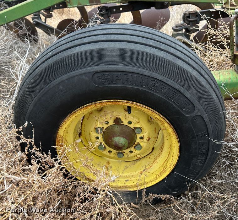 image for item LT9457 John Deere 3600  plow