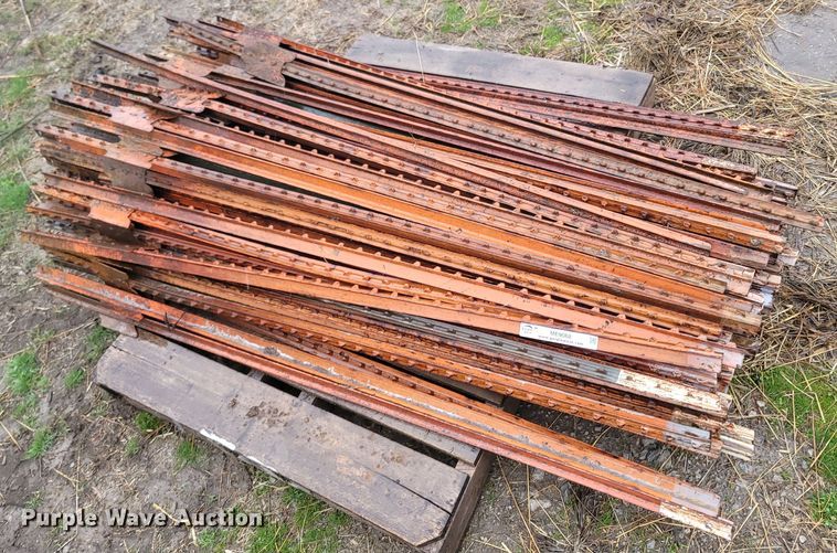 image for item ME9068 (200) 6' L T-posts