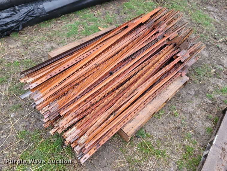 image for item ME9068 (200) 6' L T-posts