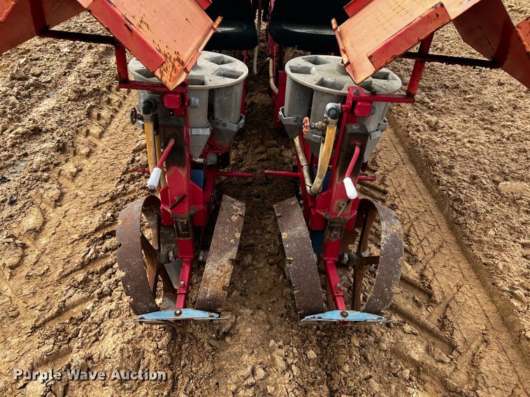 image for item MF9809 RJ Equipment RJNT 600  no-till transplanter