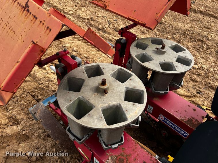 image for item MF9809 RJ Equipment RJNT 600  no-till transplanter