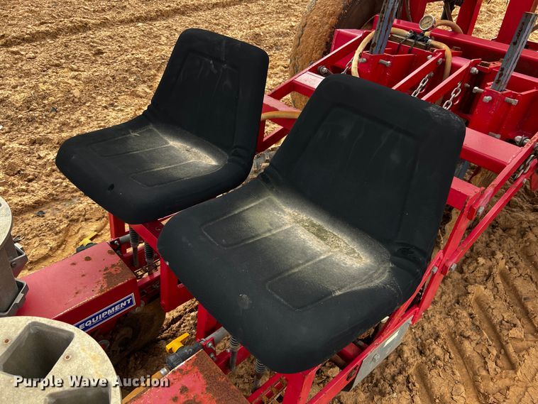 image for item MF9809 RJ Equipment RJNT 600  no-till transplanter