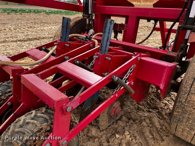 image for item MF9809 RJ Equipment RJNT 600  no-till transplanter