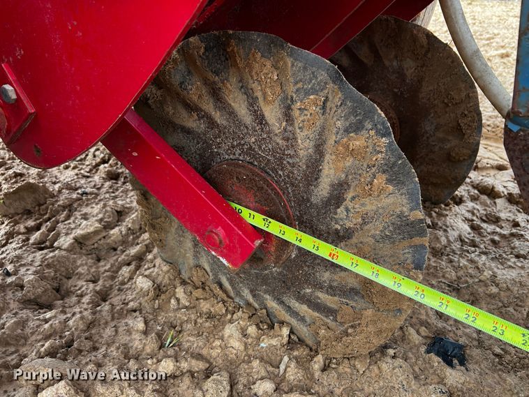 image for item MF9809 RJ Equipment RJNT 600  no-till transplanter