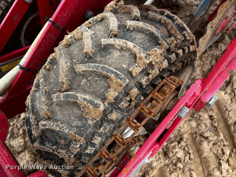 image for item MF9809 RJ Equipment RJNT 600  no-till transplanter