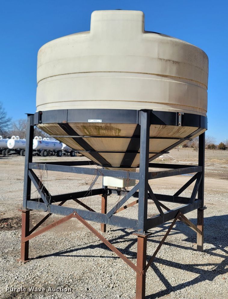 image for item MH9737 Cone bottom poly tank