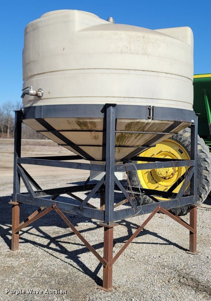 image for item MH9737 Cone bottom poly tank