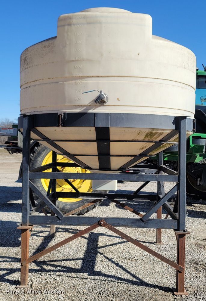 image for item MH9737 Cone bottom poly tank