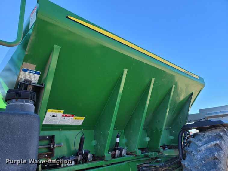 image for item MH9738 2006 John Deere 4920  applicator