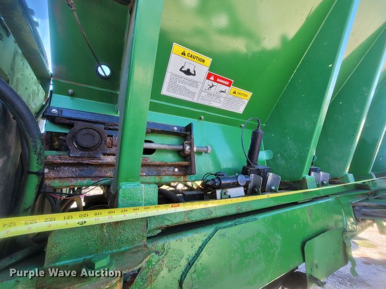 image for item MH9738 2006 John Deere 4920  applicator