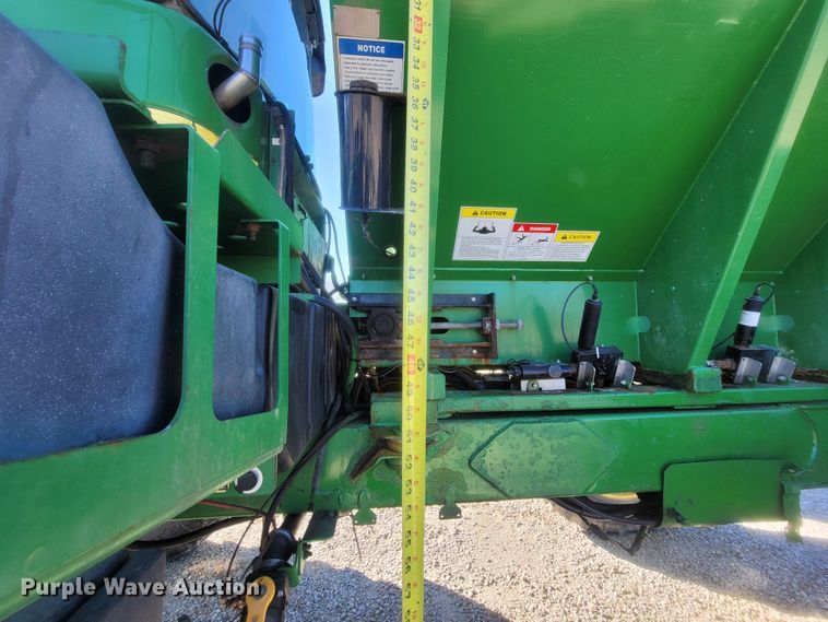 image for item MH9738 2006 John Deere 4920  applicator