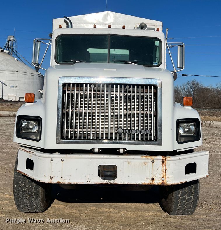 image for item MM9050 1996 International Paystar 5000  fertilizer delivery truck