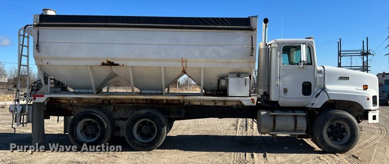 image for item MM9050 1996 International Paystar 5000  fertilizer delivery truck