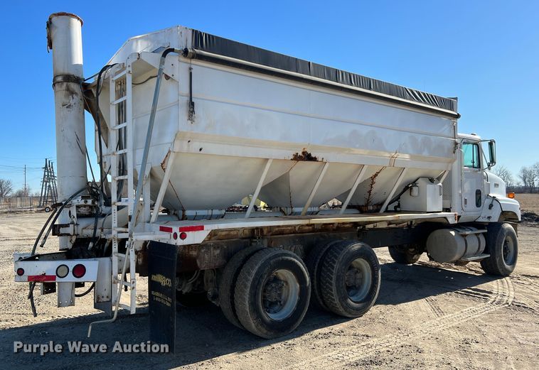 image for item MM9050 1996 International Paystar 5000  fertilizer delivery truck