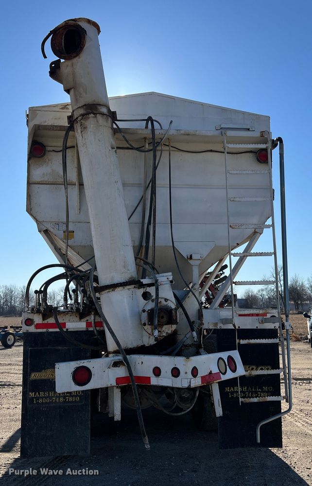 image for item MM9050 1996 International Paystar 5000  fertilizer delivery truck