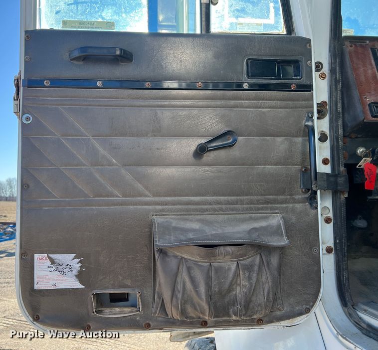 image for item MM9050 1996 International Paystar 5000  fertilizer delivery truck