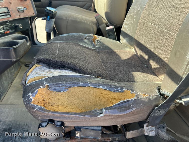 image for item MM9050 1996 International Paystar 5000  fertilizer delivery truck