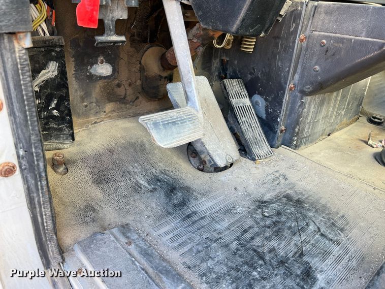 image for item MM9050 1996 International Paystar 5000  fertilizer delivery truck